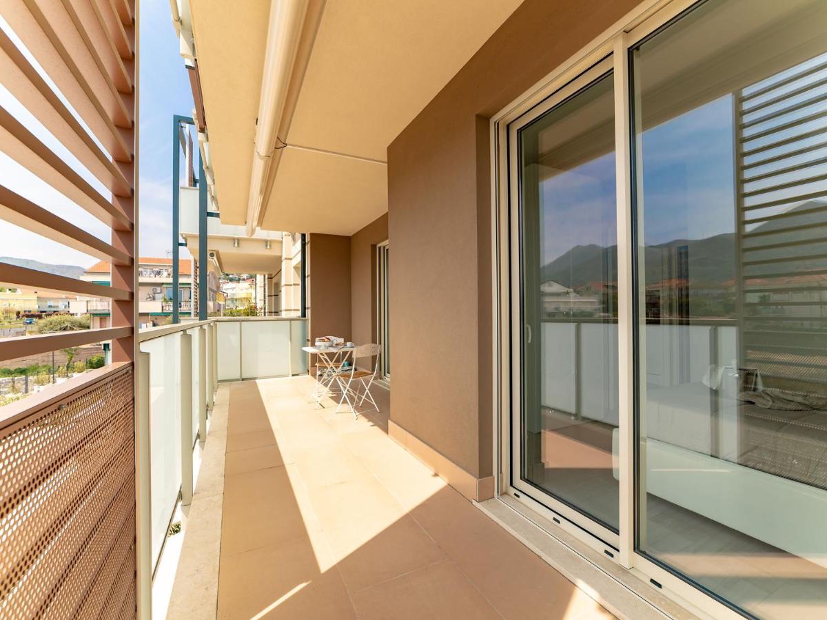 Michelangelo With Swimming Pool And Terrace Apartment Borghetto Santo Spirito Bagian luar foto